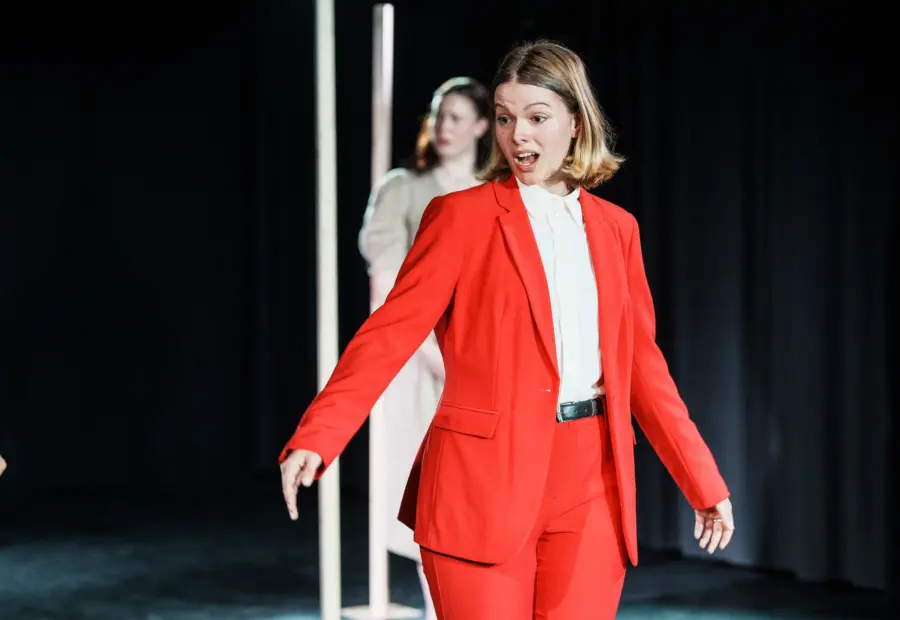 Julia Reisser Studierende an der Athanor Akademie